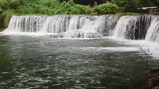 瀑布雨季视频素材