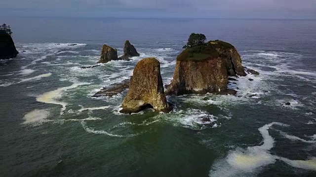 空中前进:海崖与海浪视频素材