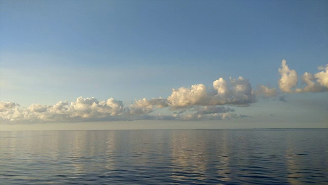 大海上宁静的景色视频素材