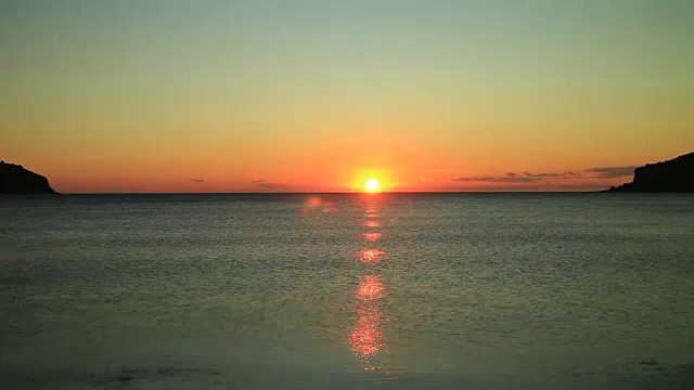 海面上的日落时间流逝视频素材