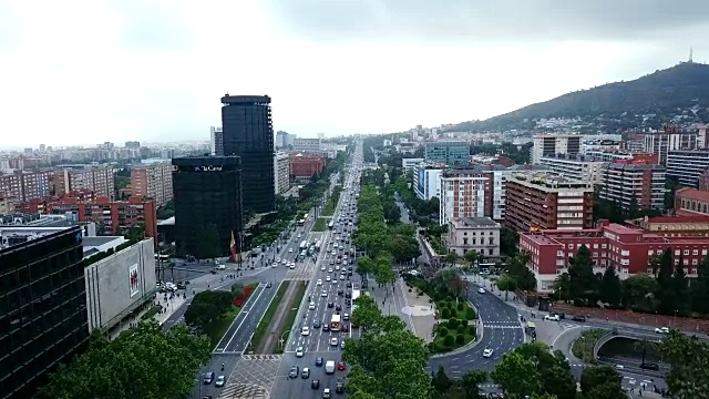 对角线大道和CaixaBank摩天大楼鸟瞰图视频素材