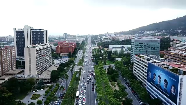 对角线大道和CaixaBank摩天大楼鸟瞰图视频素材