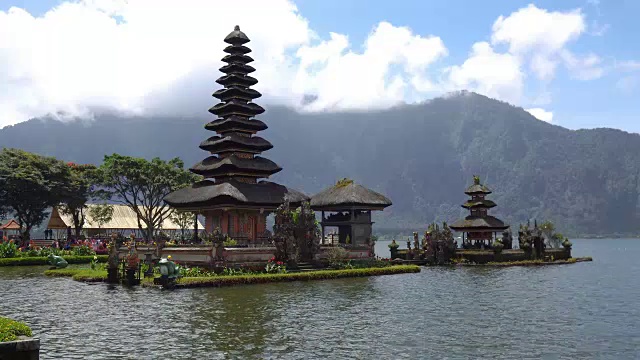 印度尼西亚巴厘岛空中寺庙湖视频素材