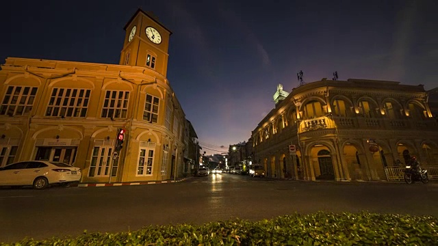 时光流逝，从白天到夜晚，普吉岛的中葡式地标建筑视频素材