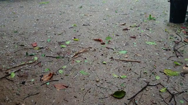 极端天气，灾难性的冰雹风暴和暴雨。视频素材