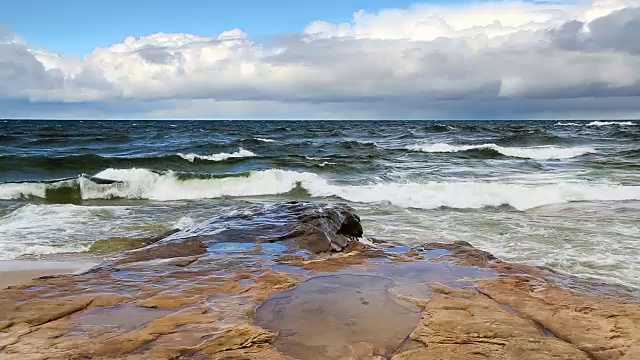 矿工海滩环线的大风天视频素材