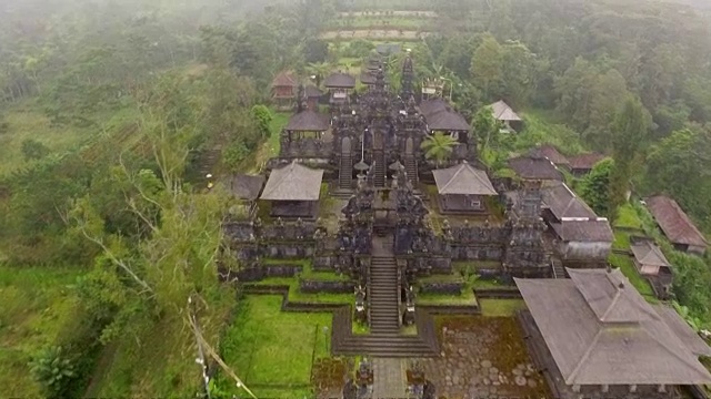 巴厘岛上的白沙基寺的航拍和无人机录像视频下载