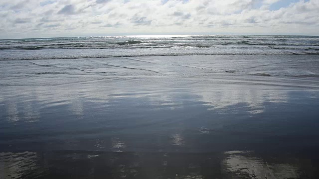 海浪撞击冲浪Cloudscape太平洋Cloudscape俄勒冈海岸景观视频素材