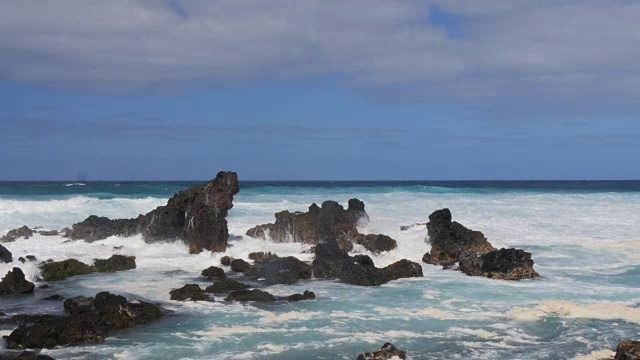 Hookipa冲浪和岩石视频素材