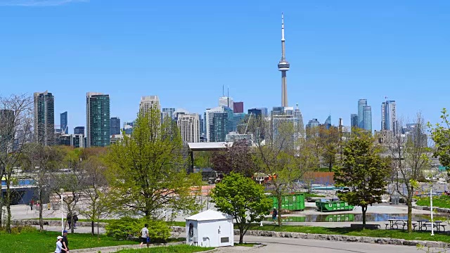 加拿大多伦多:白天的城市天际线，包括加拿大国家电视塔视频素材