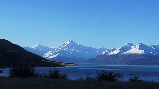 黄昏时分的库克山和普卡基湖视频素材