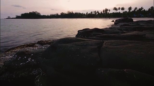 美丽的热带海滩和天空日落在Koh Kood岛，传统，泰国视频素材