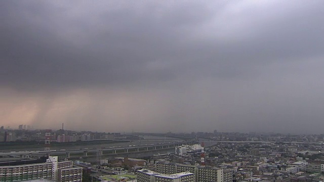 日本东京上空的雨云视频素材