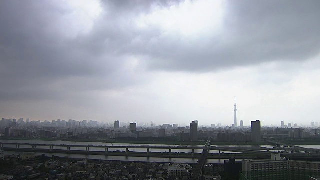 日本东京上空的雨云视频素材