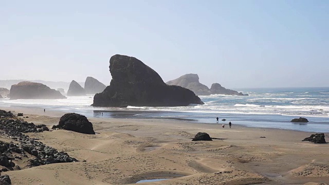 鲨鱼鳍岩俄勒冈pan视频素材