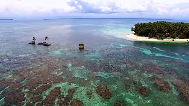 处女未被破坏的加勒比岛无人机视图视频素材