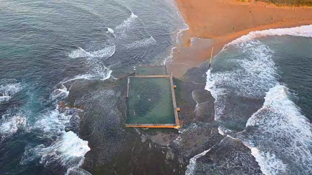 莫娜谷的游泳池和海岸线视频素材