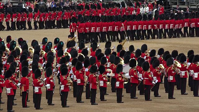 女王的年度生日游行，皇家阅兵式，骑兵卫队阅兵场，白厅，伦敦，英国，欧洲视频素材