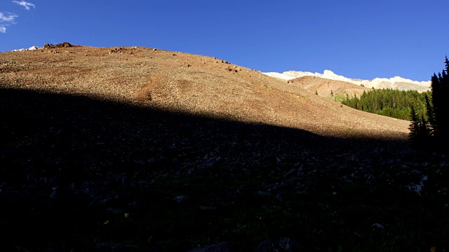 加拿大班夫，山峦和碎石坡上的落日延时视频素材