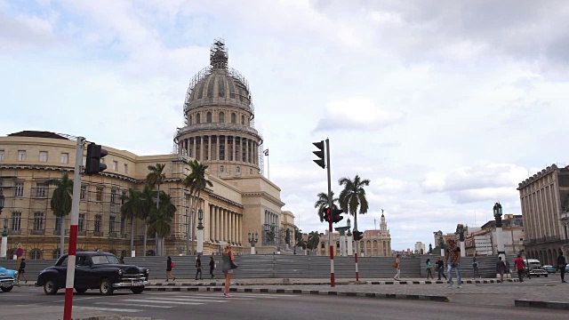 古巴哈瓦那:古巴首都Capitolio建筑的广角视频素材