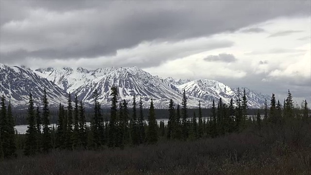 阿拉斯加变成了雪山视频素材