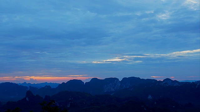 夕阳映照群山景色视频素材