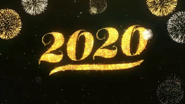 2020年新年祝福和祝福卡由闪光粒子和火花照亮黑暗的夜空与彩色烟花4k背景。视频素材