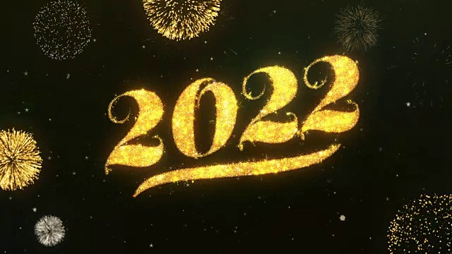 2022年新年祝福和祝福卡由闪光粒子和火花照亮黑暗的夜空与彩色烟花4k背景。视频素材