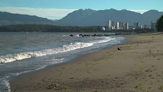 基茨拉诺海滩海浪，温哥华4K超高清视频素材