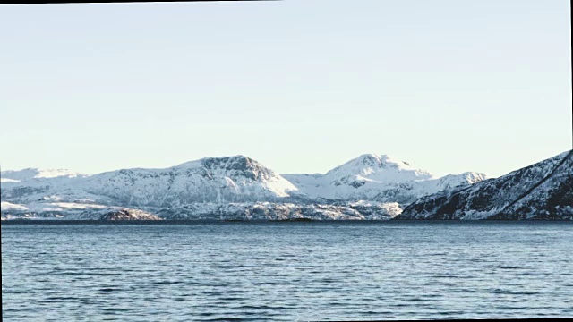 挪威特罗姆瑟附近的雪山和峡湾视频素材