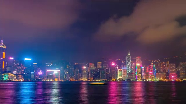 灯火通明的香港天际线的夜景。中国香港视频素材