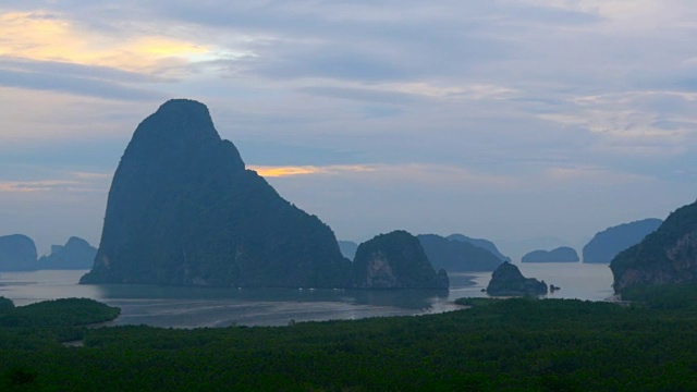 迷雾中神秘的山景视频素材