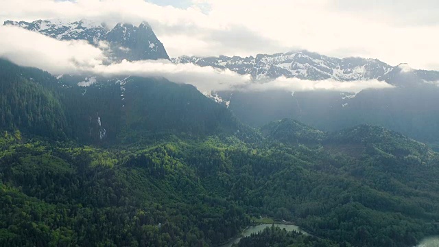 令人惊叹的华盛顿热带雨林，山峰，自然景观，河谷视频素材