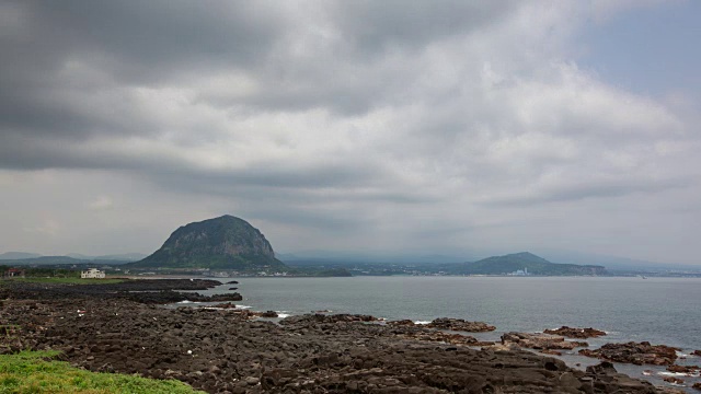 济州岛的三帮三山和龙头海岸景观视频素材