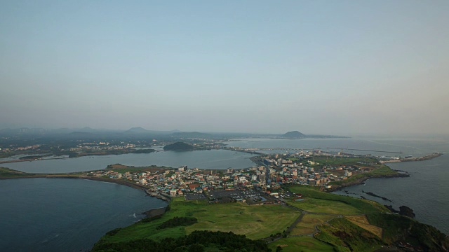 济州岛西浦村的日出景观视频素材