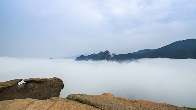 雪山蔚山岩上的云海视频素材