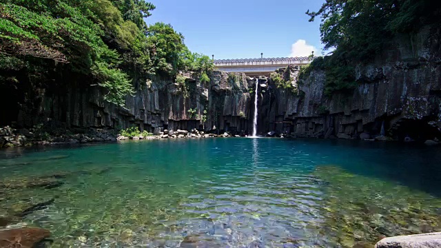 济州岛的天jeonjeon瀑布视频素材