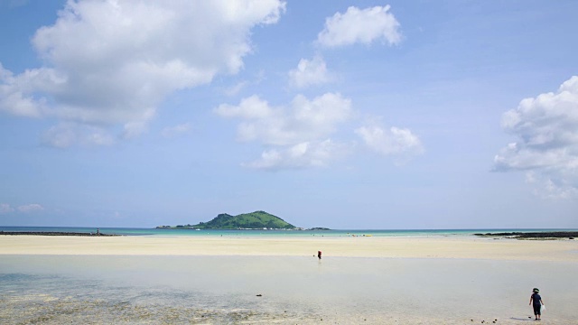 在济州岛的Geunmneung海滩和Biyangdo岛视频素材