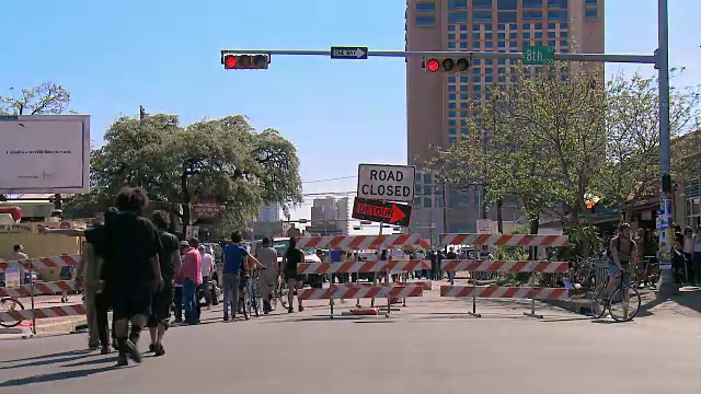 繁忙街道及封闭道路的时间流逝视频素材