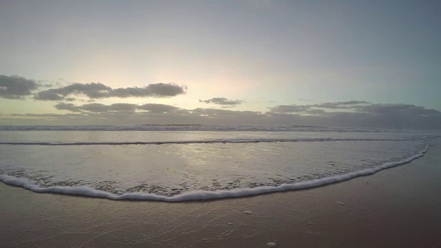 海滩日落时视频素材