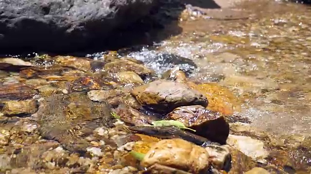 特写宁静的河流，超级慢镜头视频素材