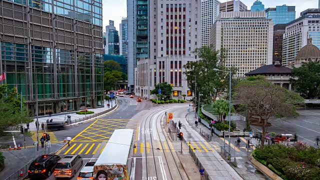 白天香港街道的4K时间间隔。移动的汽车穿过城市视频素材