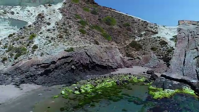 西班牙阿尔梅里亚Cabo de Gata美丽的火山岩层视频素材