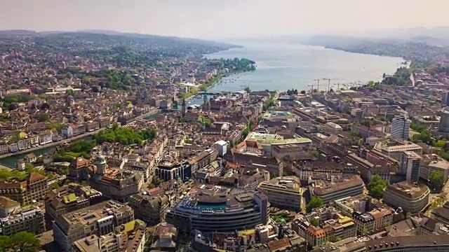 阳光明媚的一天苏黎世城市景观，湖边航空全景4k时间流逝瑞士视频素材