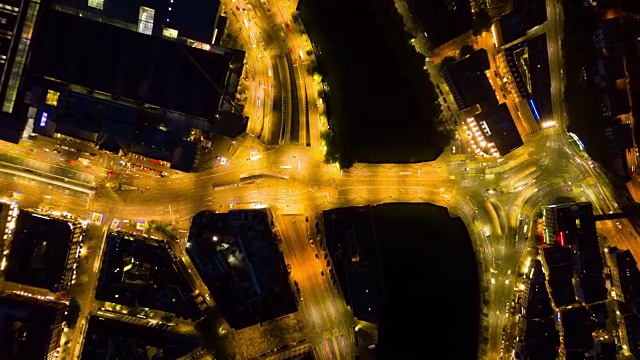 夜晚照亮苏黎世城市交通街道十字路口空中向下观看4k时间流逝瑞士视频素材