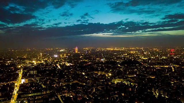 夜晚日落照亮米兰城市景观航拍全景4k时间流逝意大利视频素材