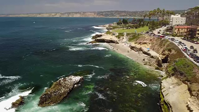 加州圣地亚哥拉霍亚湾鸟瞰图视频素材