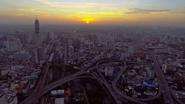 曼谷城市景观鸟瞰图在黄昏视频素材