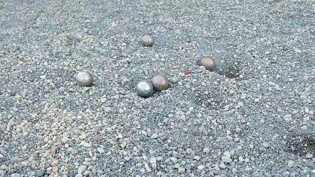 Petanque Boules Boccia球砂砾地面慢动作视频素材