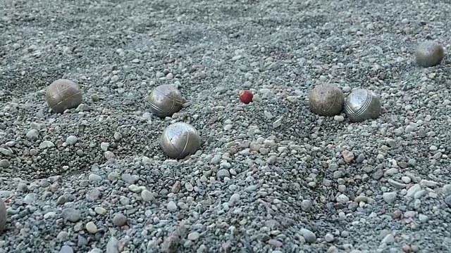 Petanque Boules Boccia球砂砾地面慢动作视频素材